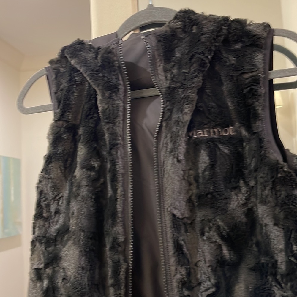 Marmot Reversible soft Fur/Waterproof Black Zip Vest size: Small New WO tags